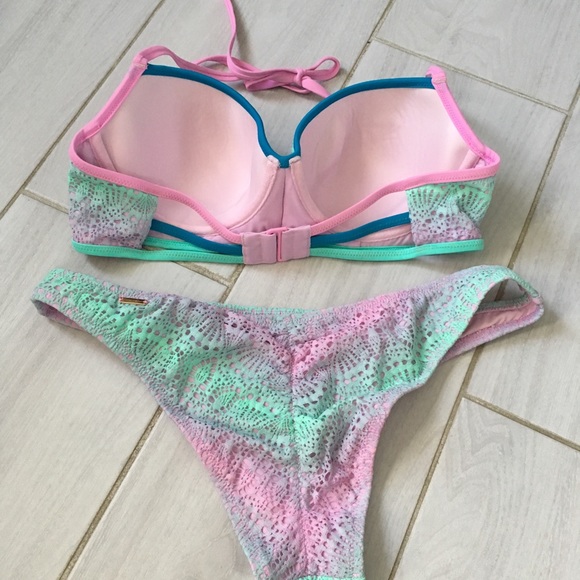 Victoria Secret Bikini Set Size 36C & Large - Picture 2 of 4